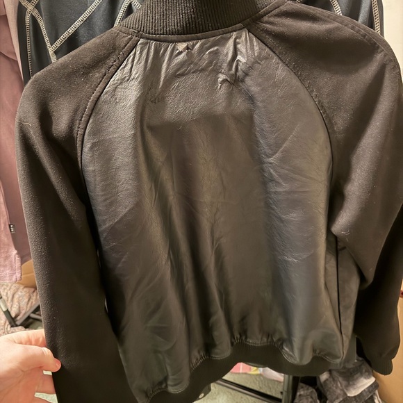 Pull&Bear Women's Classic Black Bomber Jacket - Picture 3 of 4